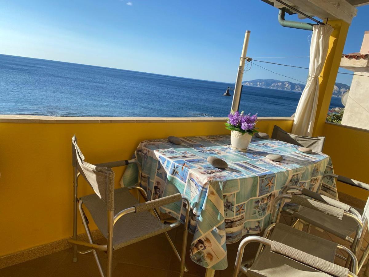 La Casa Gialla Cala Gonone Esterno foto